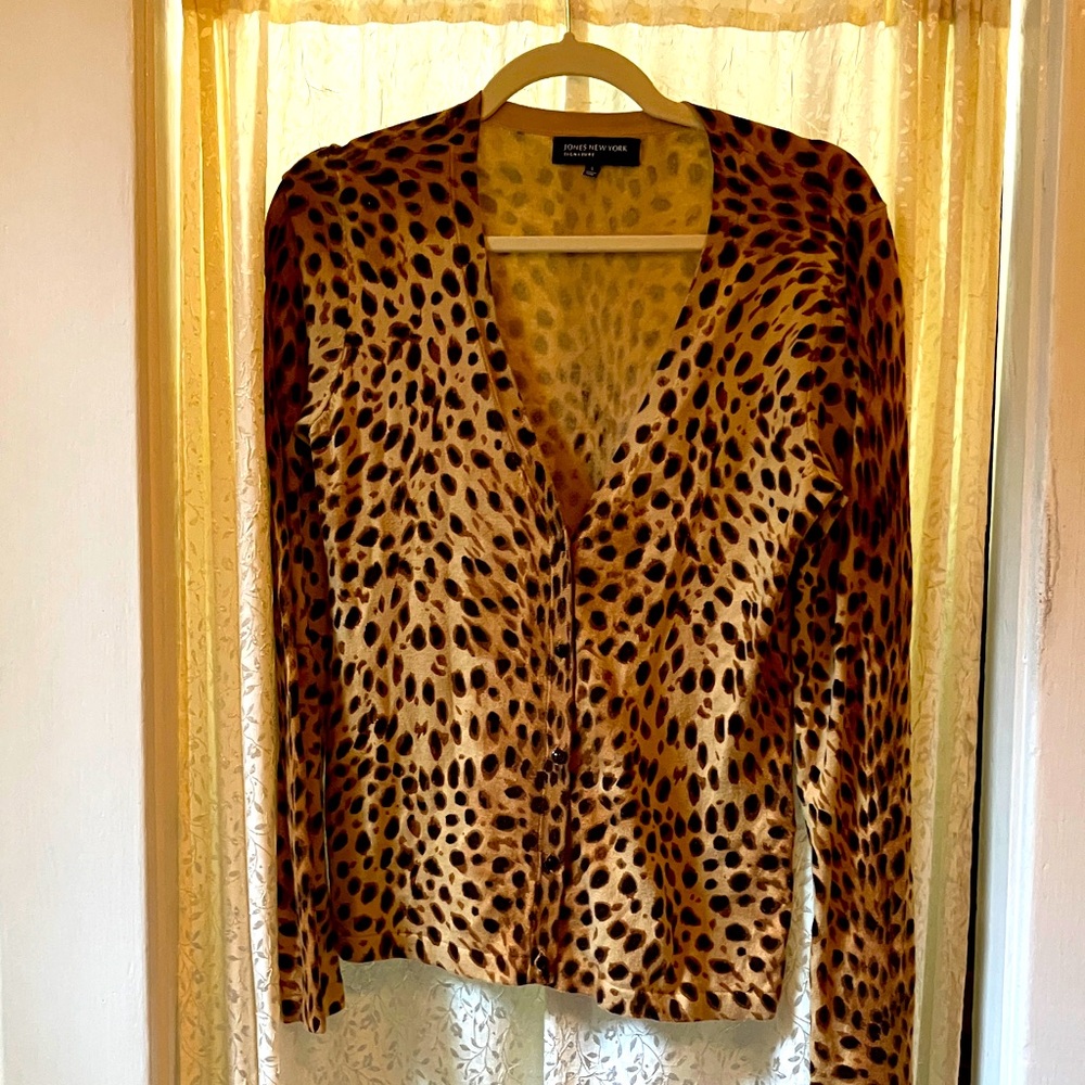 🌺 4 for $20.00 Jones New York, cheetah print cardigan size small